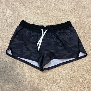 Women’s Vuori Clementine Shorts Size Medium